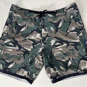 AFTCO camo green shorts size 34